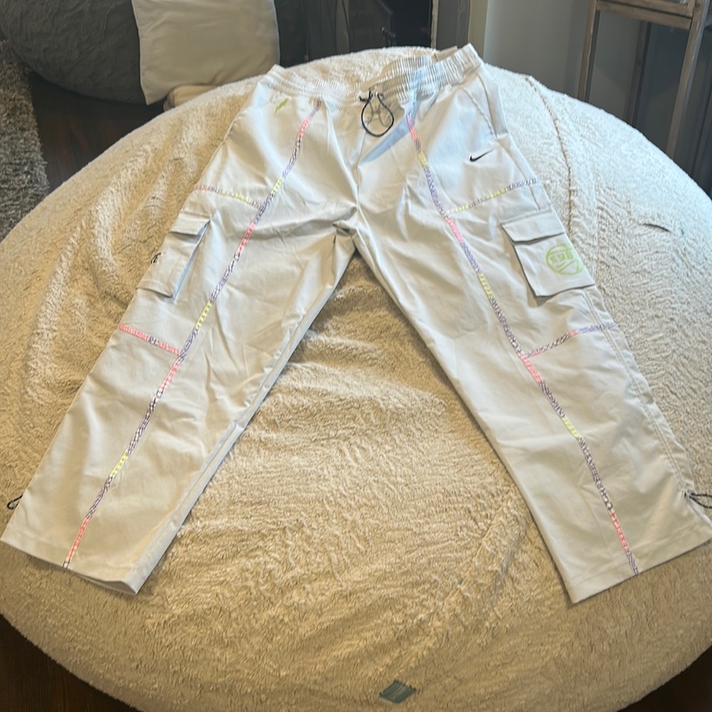 Nike women’s cargo pant EYBL